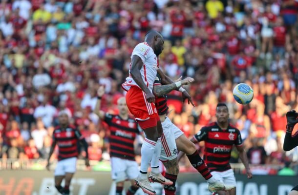 Este resultado fez o time perder a pouca chance de titulo que ainda restava e terminou com a invencibilidade de 16 jogos . Foto: Ricardo Duarte