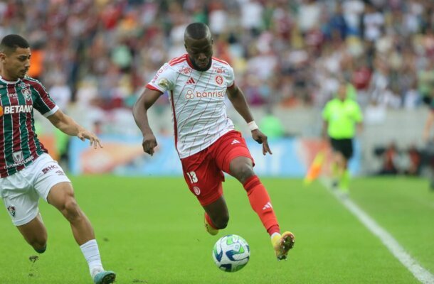 ENNER VALENCIA - Disperso no primeiro tempo, não conseguindo segurar a bola nem buscar o jogo. Subiu de produção na etapa final. Fez um gol e quase mandou outra bola na rede de Rossi. NOTA 5,5   - Foto: Ricardo Duarte / Internacional