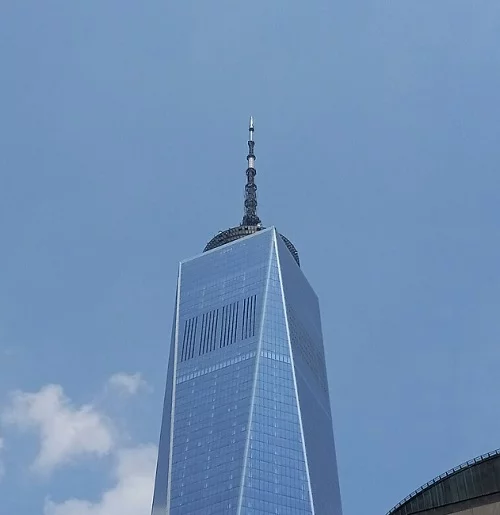 AlÃ©m dos jÃ¡ citados One World Trade Center e o Memorial do 11 de setembro, hÃ¡ tambÃ©m outros trÃªs prÃ©dios no complexo. Antigamente, eram sete ao todo.