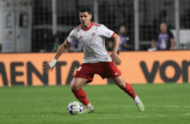 RÔMULO - Substituiu Thiago Maia, aos 15 do segundo tempo. Discreto, mas eficiente na marcação.  NOTA 5,5. - Foto: Ricardo Duarte / Internacional