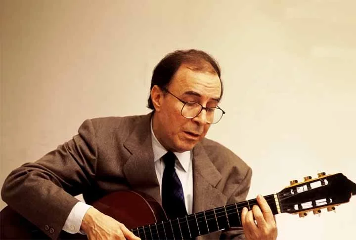 O samba também influenciou a criação de outros gêneros, como a Bossa Nova, que ganhou fama internacional na década de 1960.