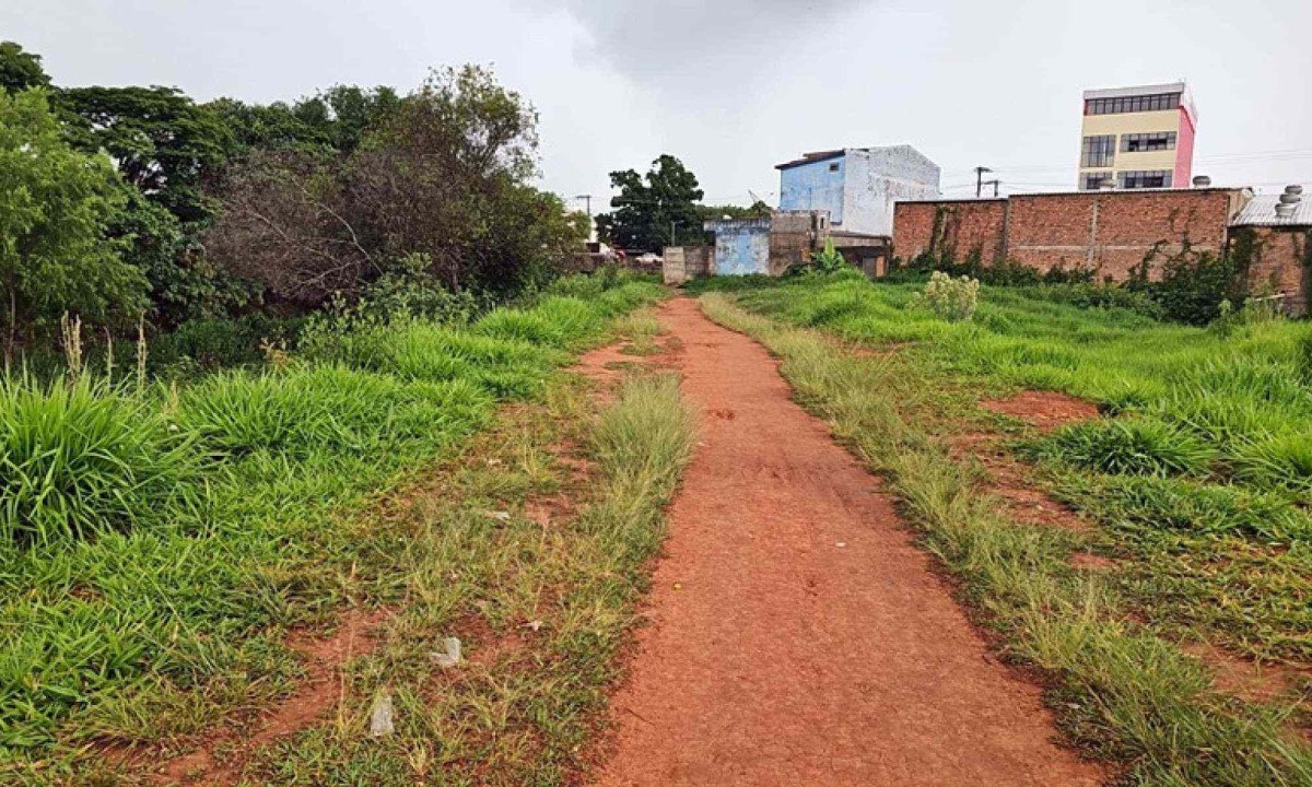 Local onde o homem acabou confrontando o PM e levou os tiros -  (crédito: Magson Gomes - Terra do Mandu)