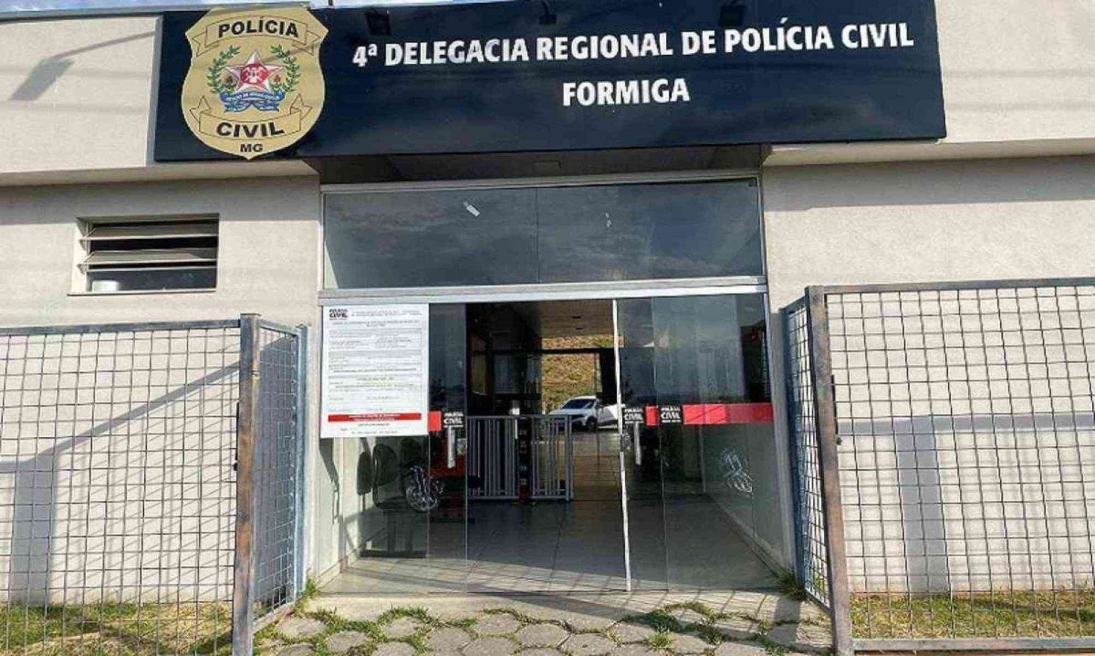 Homem seguiu e mulher até a delegacia quando ela se queixava dele e acabou preso -  (crédito: PCMG)