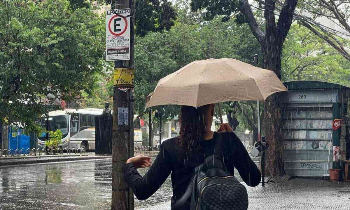 O tempo deve ser instável com chuvas em toda Minas Gerais nesta terça-feira (3/12) -  (crédito: Edésio Ferreira/EM/D.A Press)