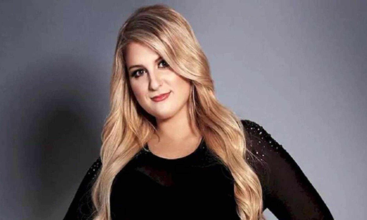 A cantora Meghan Trainor revelou que não consegue sorrir desde que aplicou botox no lábio -  (crédito: Divulgação/The Music Journal)