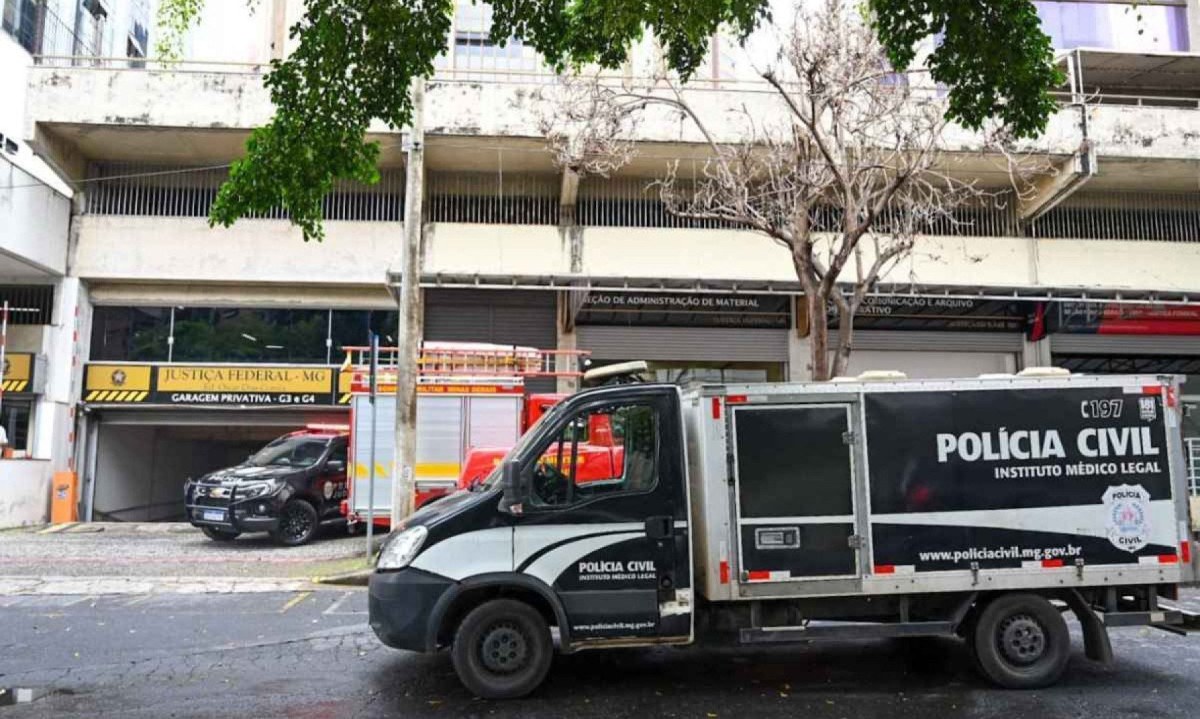 Queda de elevador no prédio da Justiça Federal, em BH, vitimou um técnico de manutenção de 40 anos na manhã desta segunda-feira (2/12) -  (crédito: Leandro Couri/EM/DA Press)