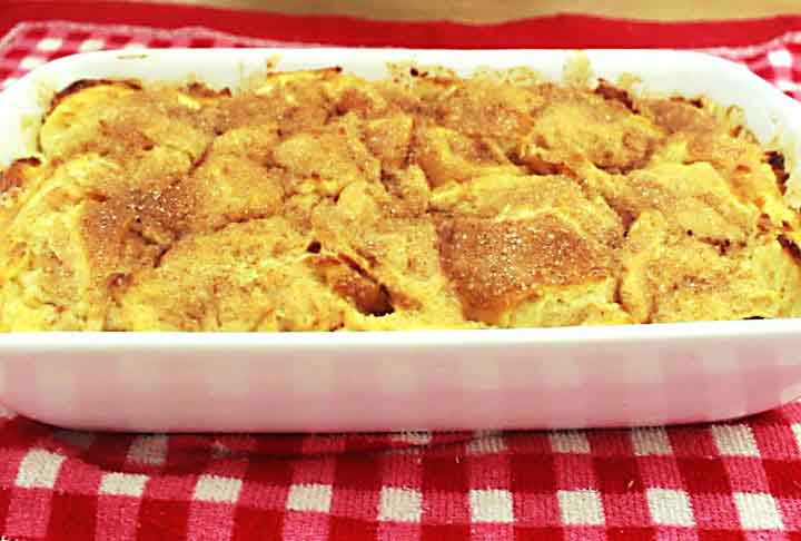 Rabanada é um doce de pão de trigo (pão-de-forma, baguete ou outro) em fatias que, depois de molhadas em leite, vinho ou calda de açúcar, são passadas por ovos e fritas ou assadas.