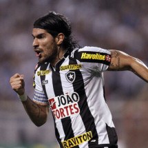 Loco Abreu brilhou pelo Botafogo entre 2010 e 2012 -  (crédito:  Fernando Soutello/AGIF)