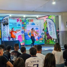 Do teatro ao laboratório: jovens brasileiros criam soluções para salvar a Terra - DINO