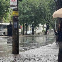 Chove forte na manhã desta segunda-feira (2/12) em BH; veja fotos - Ed&eacute;sio Ferreira/EM/D.A Press