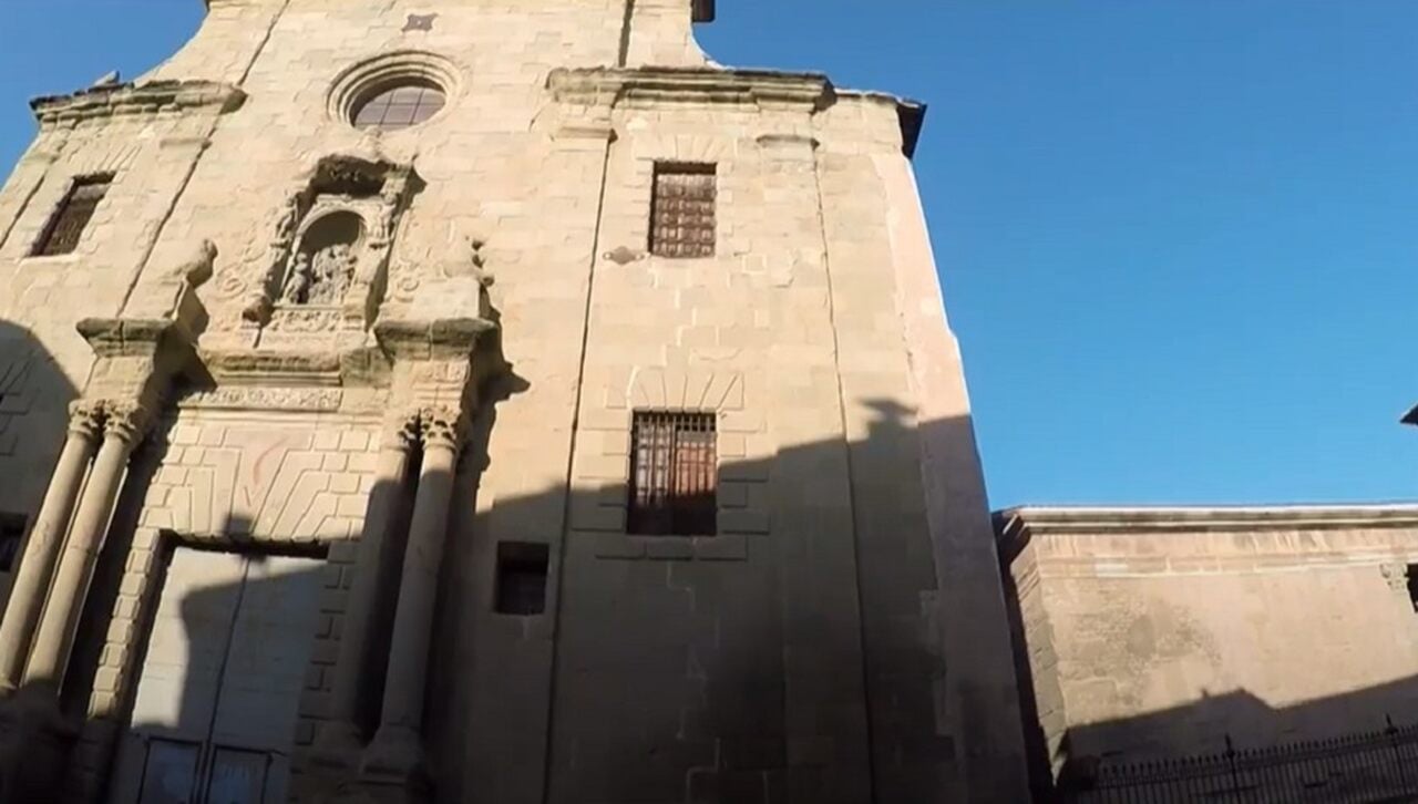 Com um centro histórico encantador, Vic é famosa por sua praça do mercado, onde ocorrem feiras e eventos culturais. A catedral e as tradições locais tornam a cidade um destino cultural atraente.