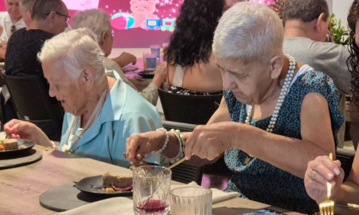 Servas realiza almoço de Natal para idosos em parceria com o chef Léo Paixão -  (crédito: Jair Amaral/EM/D.A Pres)