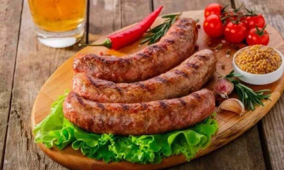 A linguiça artesanal é uma das alternativas para substituir a salsicha industrializada -  (crédito: FreePik/Reprodução)