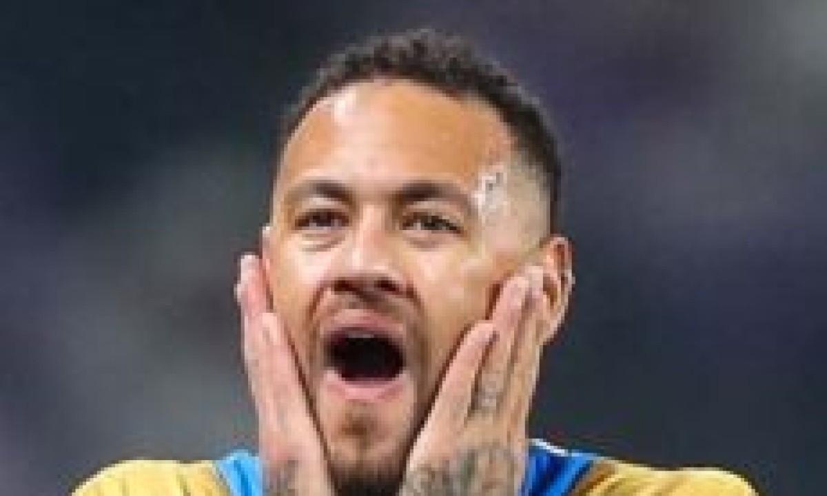  Hilal's Brazilian forward #10 Neymar warms up ahead of the AFC Champions League group B football match between UAE's Al-Ain and Saudi's Al-Hilal at the Hazza bin Zayed Stadium in al-Ain on October 21, 2024. (Photo by AFP)
     -  (crédito:  AFP)