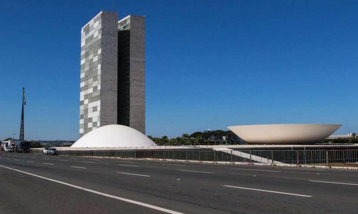  06/06/2023 - Brasília (DF) -  Cenas da Cidade de Brasília, ao fundo o prédio do Congresso Nacional .  Foto Antônio Cruz/Agência Brasil
     -  (crédito:  Antônio Cruz/Agência Brasil)