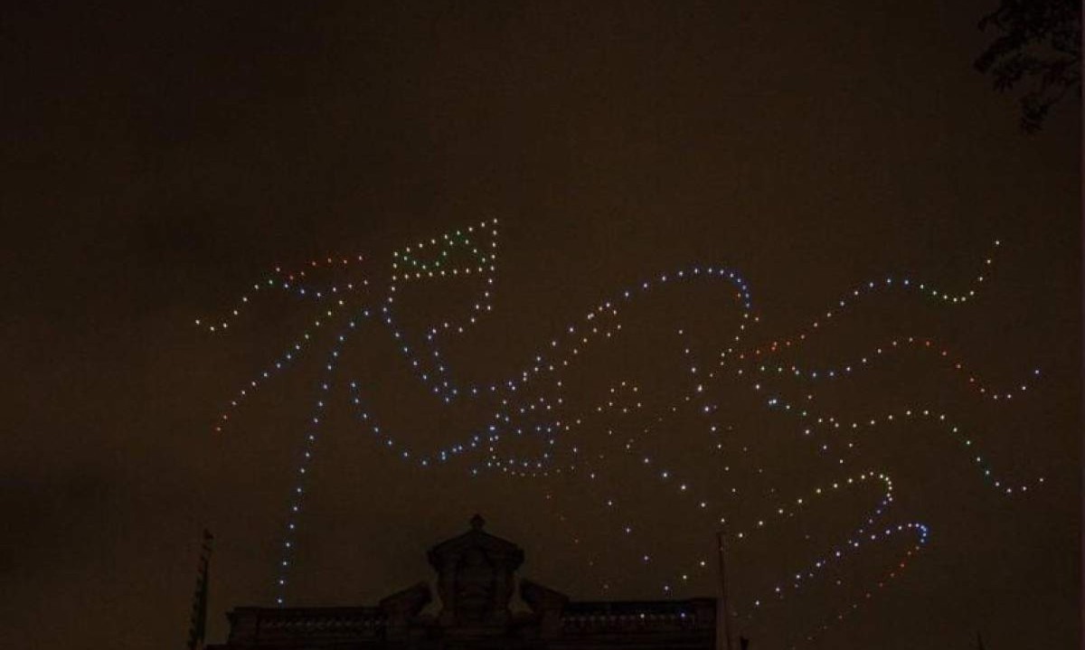 Espetáculos de drones vão iluminar o interior de Minas em celebração ao Queijo Minas Artesanal -  (crédito: Leo Bicalho/Divulgação/Secult)
