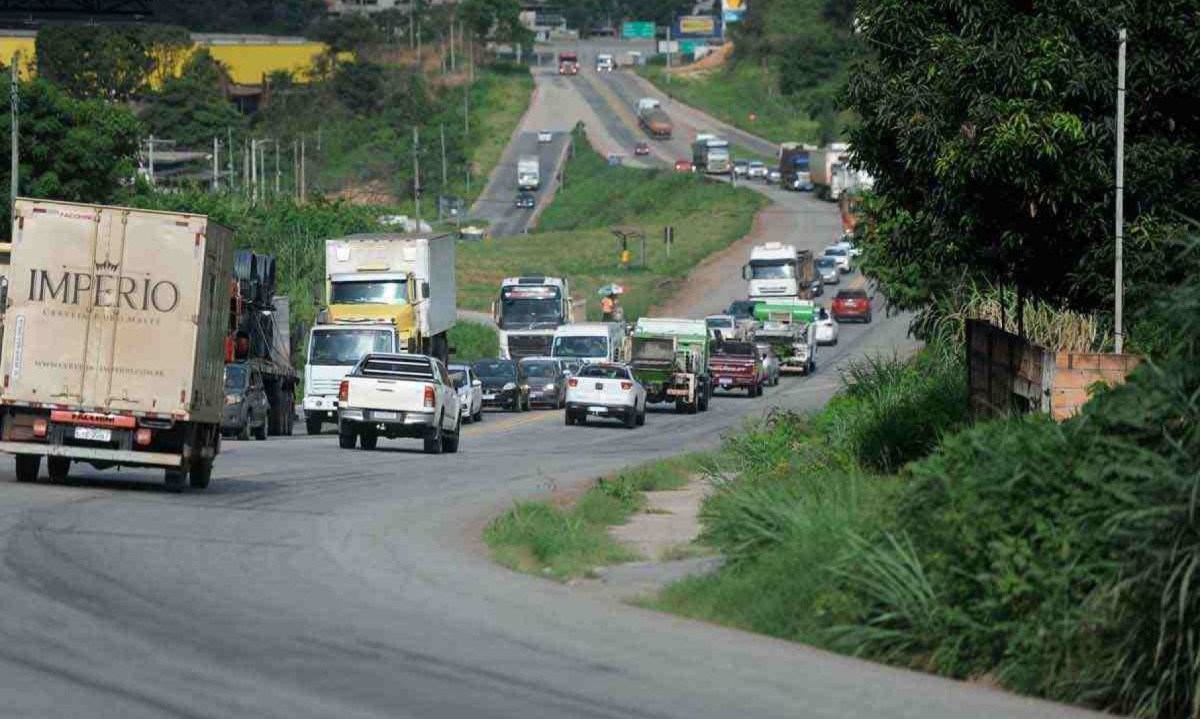 Saída da BR-381 para governador Valadares: duplicação e desapropriação às margens da pista estão orçadas em R$ 521,5 milhões

 -  (crédito: ALEXANDRE GUZANSHE/EM/D.A PRESS)