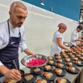 Servas realiza almoço de Natal para idosos em parceria com o chef Léo Paixão