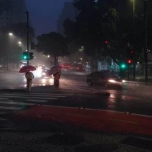 BH: noite de terça tem chuva intensa e alerta da Defesa Civil - Rafael Alves/EM/D.A.Press