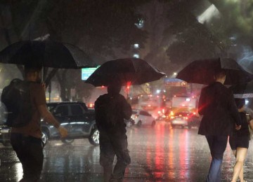 Chuva atinge Belo Horizonte na noite desta terça-feira (3/12) -  (crédito: Marcos Vieira/EM/D.A.Press)