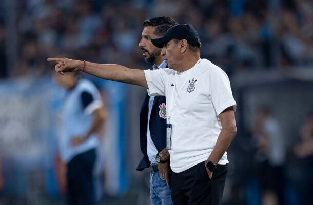 TÉCNICO: RAMON DIAZ - Estratégia inteligente ao deixar Carrillo livre para fluir pela direita do ataque, assim como Yuri Alberto, e Depay com liberdade para flutuar onde quisesse. NOTA 7,0. Foto: Rodrigo Coca/Agência Corinthians