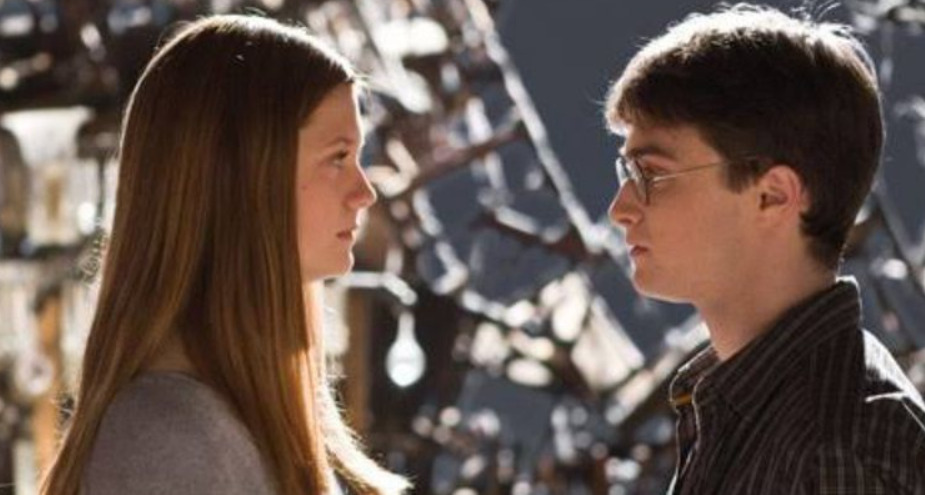 Harry Potter e Gina Weasley - Para os mais jovens, a saga de Harry Potter trouxe, além de muita magia, dois romances que se concretizaram no decorrer da sequência de livros/filmes. Um deles é o romance do próprio Harry com Gina Weasley. O público torce e eles, de fato, se casam no fim da história. 