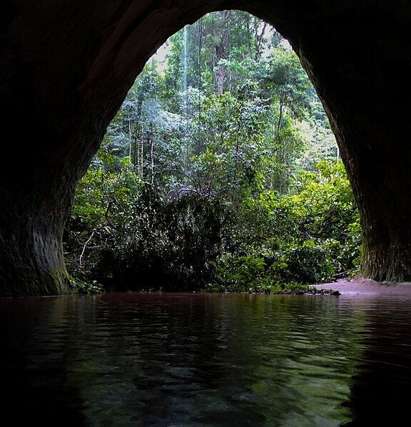 O fascinante lugar conta ainda com outros lugares surpreendentes, como a impressionante Caverna do Maroaga e a Gruta da Judeia, que fazem parte das inúmeras formações geológicas da área. 