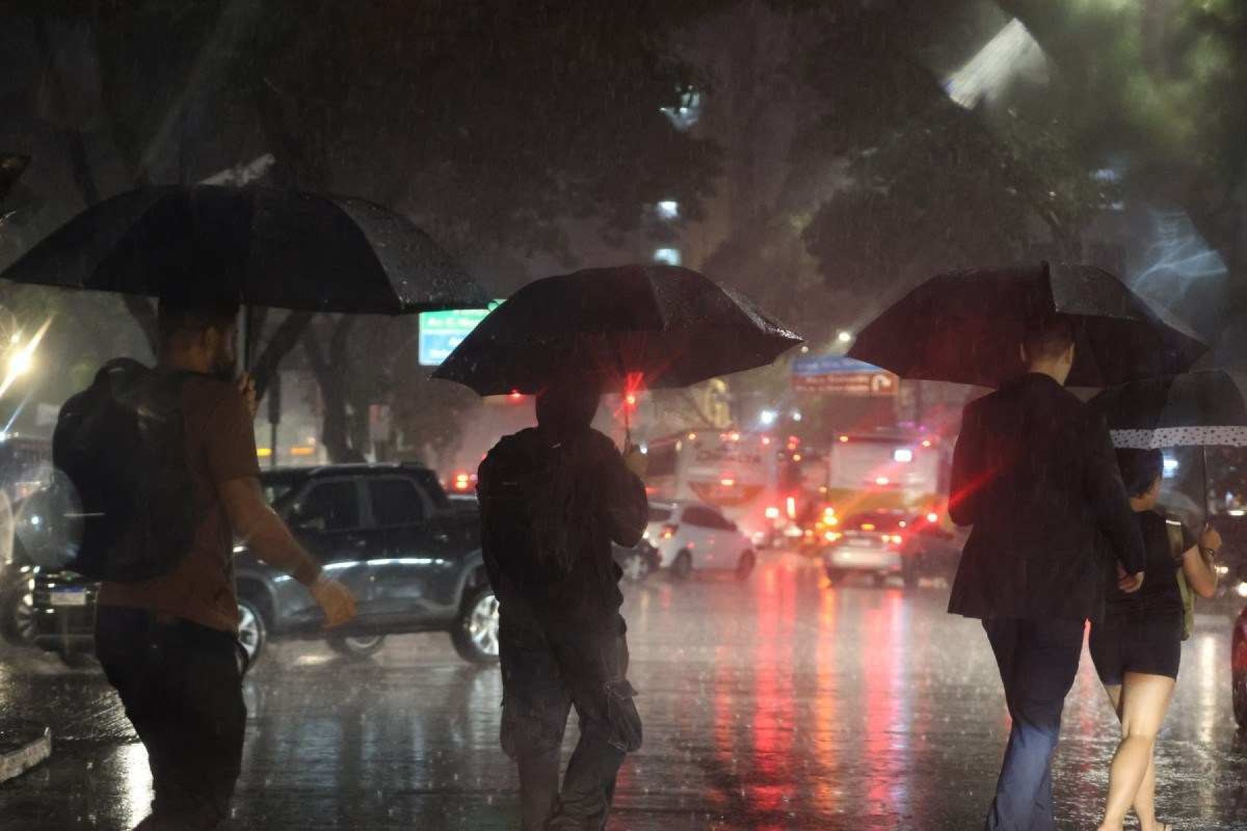 Temporal deixa moradores sem luz na Pampulha