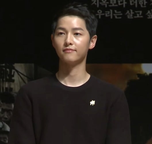 Song Joong Ki é um renomado ator sul-coreano, conhecido por suas atuações em dramas como 