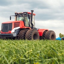 Comprar trator agrícola pela internet já é uma realidade - DINO