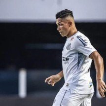 Apesar de ter contrato até o fim de 2025, Rodrigo Ferreira não seguirá no Santos -  (crédito: Foto: Divulgação/Santos)