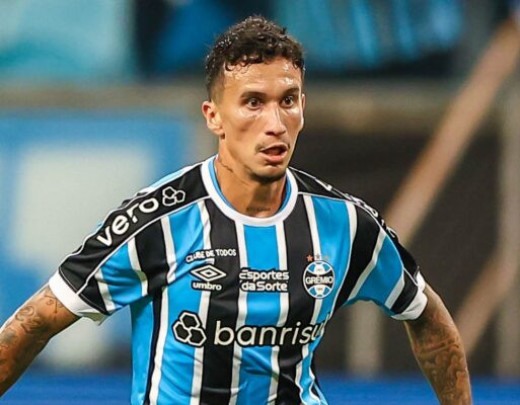 DODI - O volante entrou nos minutos finais e não conseguir fazer tanta diferença na partida. Nota: 5,5. - Foto: Lucas Uebel/Grêmio FBPA