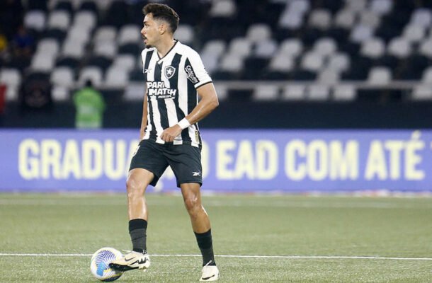 EDUARDO - Entrou no segundo tempo, porém pecou nos passes e não conseguiu prender a bola na frente para evitar o volume de jogo do Colorado. NOTA: 5,5. Foto: Vitor Silva/Botafogo