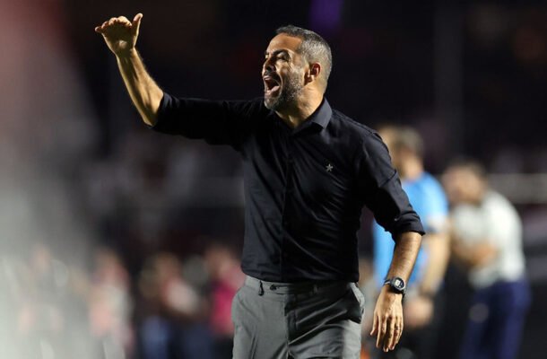 ARTUR JORGE - Colocou em campo a espinha dorsal que conquistou a Libertadores e viu a equipe ser certeira em mais um triunfo. NOTA: 6,5. Foto: Vitor Silva/Botafogo