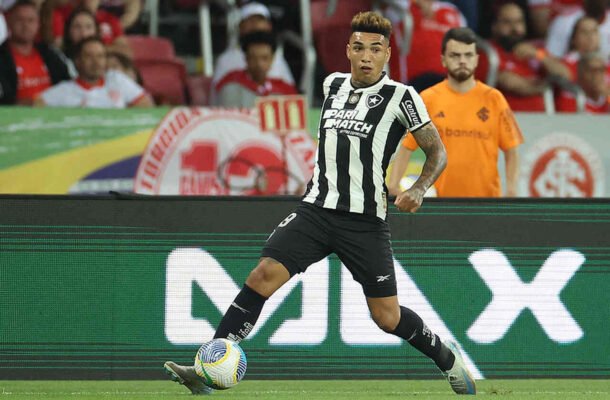 IGOR JESUS - Como o Botafogo baixou as linhas após sair na frente do placar, o centroavante não participou de forma efetiva ou levou perigo à meta de Rochet. NOTA: 5,5. Foto: Vitor Silva/Botafogo