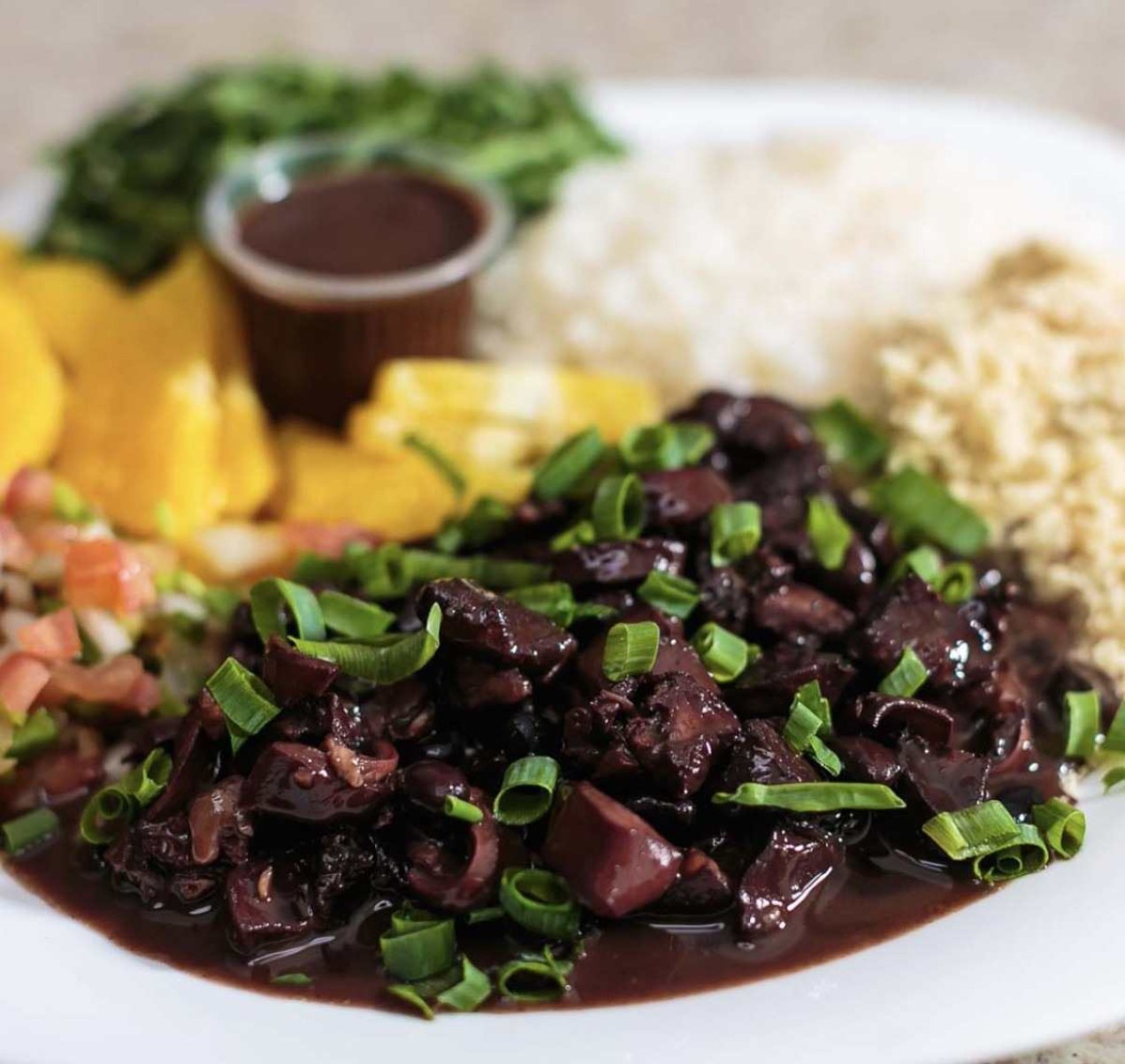 Feijoada da Dona Dirce, um dos pratos mais populares do Circuito       