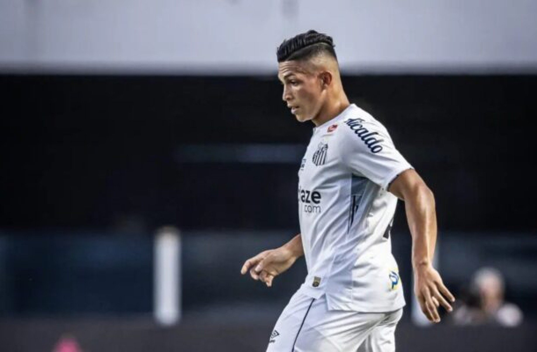 Lateral do Santos entra no radar de equipes paulistas para 2025