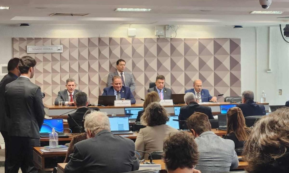 Senadores na sessão desta quinta (5) da Comissão Temporária Interna sobre Inteligência Artificial no Brasil -  (crédito: Eduarda Esposito/CB/D.A. Press)