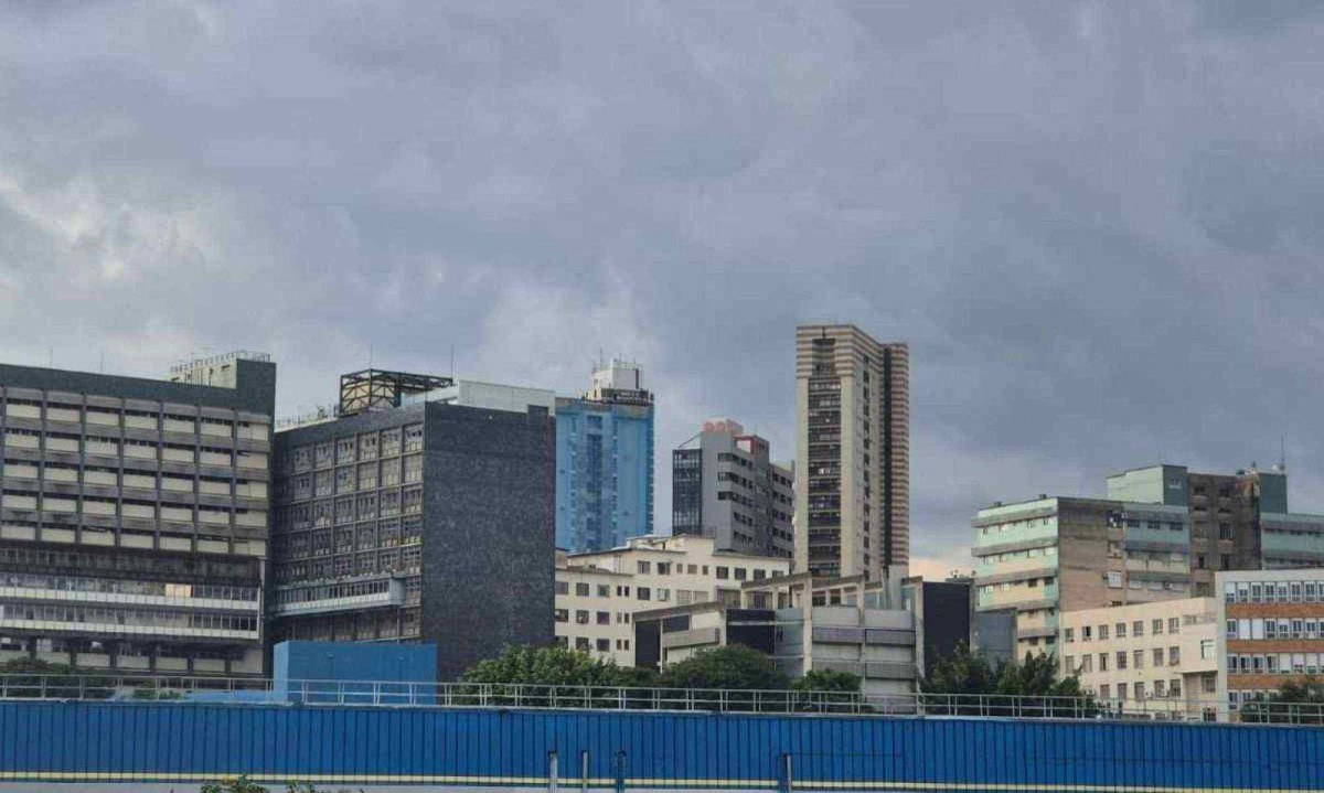 Em Belo Horizonte, o céu deve se manter nublado com chuvas de intensidade moderada a forte -  (crédito: Jair Amaral/EM/D.A Press)