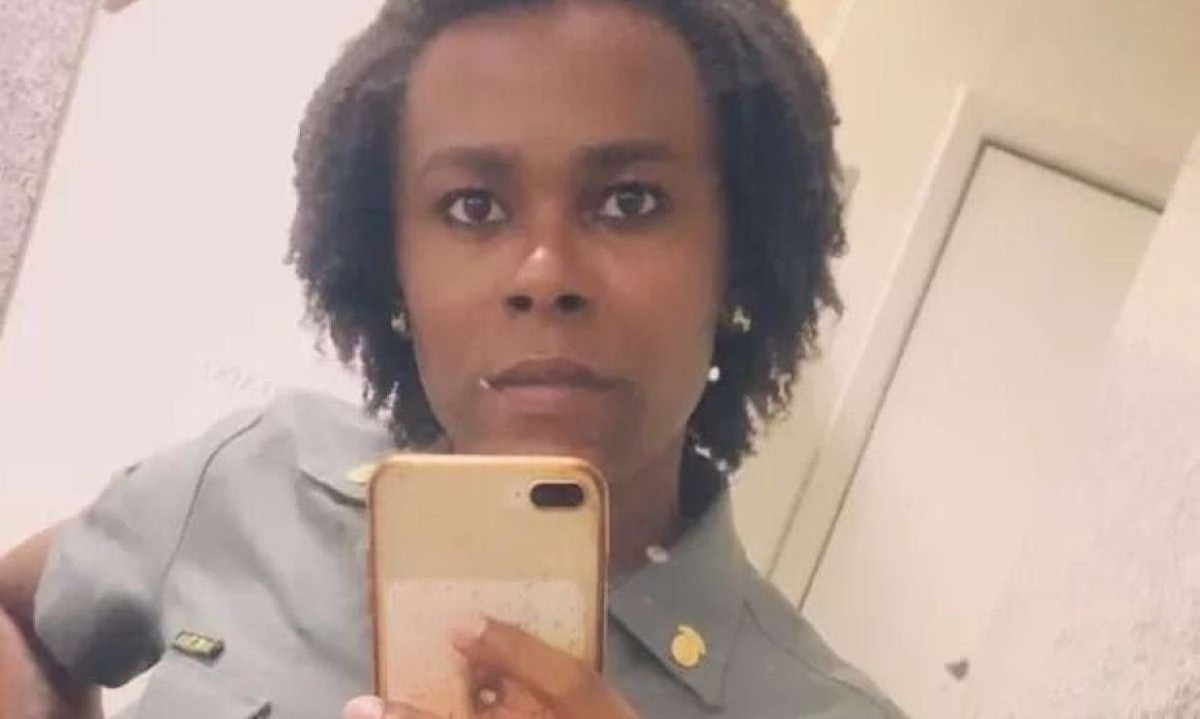 Alice Maria Costa é mulher trans e militar da Marinha -  (crédito: Arquivo Pessoal)