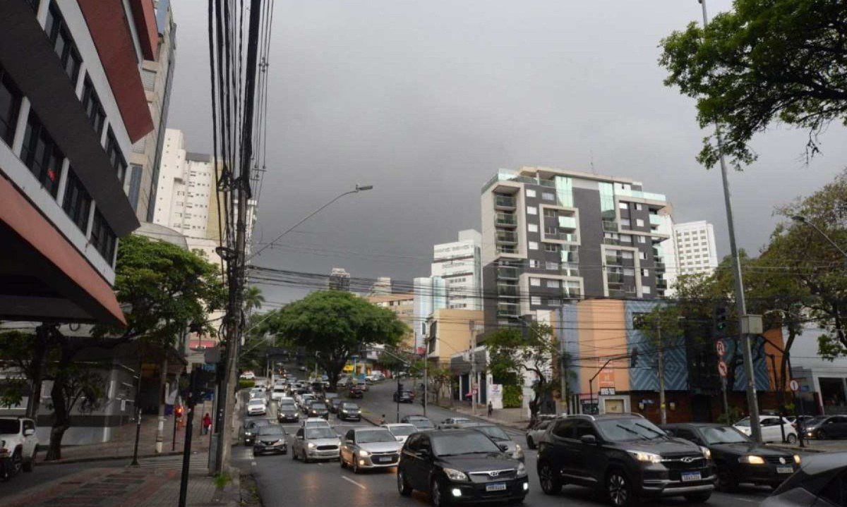 O alerta define chuva até 50 mm por dia -  (crédito: Tulio Santos/EM/D.A.Press)
