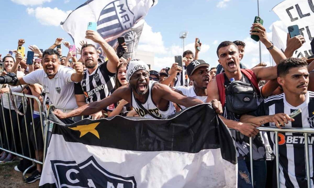 O futebol é uma ponte entre gerações, um elo que une histórias, sonhos e tradições familiares; o Galo é um exemplo desse amor e devoção - (crédito: Daniela Veiga / Atlético) O futebol é uma ponte entre gerações, um elo que une histórias, sonhos e tradições familiares; o Galo é um exemplo desse amor e devoção - (crédito: Daniela Veiga / Atlético)