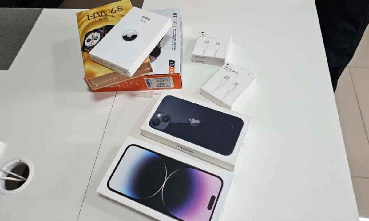A PF identificou que os envolvidos comercializavam eletrônicos e outros órios para celulares e computadores introduzidos ilegalmente no país -  (crédito: PF/Divulgação)