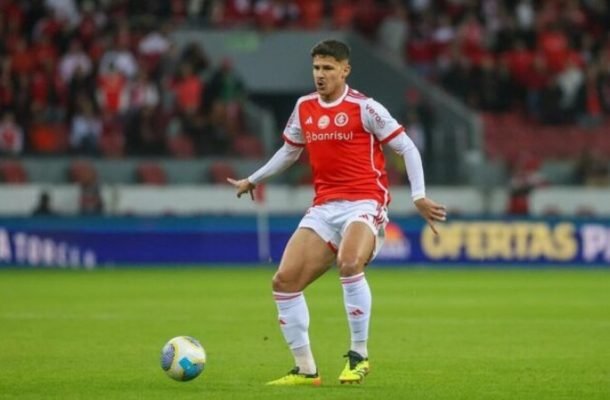 RÔMULO - Fez um partida equilibrada na marcação e não comprometeu; NOTA: 6,0. Foto: Ricardo Duarte / Internacional