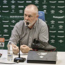 Mano Menenzes, após Fluminense 1x0 Cuiabá - (crédito: FOTO: MARCELO GONÇALVES / FLUMINENSE F.C.) Mano Menenzes, após Fluminense 1x0 Cuiabá - (crédito: FOTO: MARCELO GONÇALVES / FLUMINENSE F.C.)