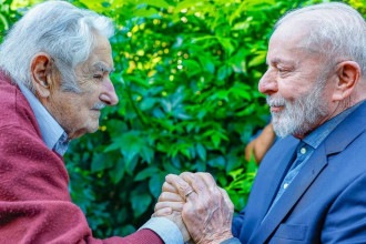 Lula confirma presença em velório de Mujica e presta homenagem ao amigo