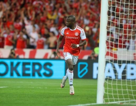 ENNER VALENCIA - Foi perigoso no sistema ofensivo e acertou a trave ainda no primeiro tempo. Na reta final, brigou muito, mas não conseguiu acertar o gol.  NOTA: 6,0. Foto: Ricardo Duarte / Internacional