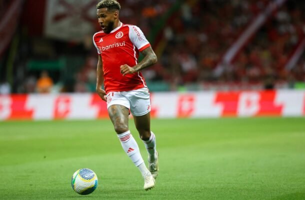 WESLEY - Um jogador importante pelo lado, foi muito participativo durante a partida, porém não foi eficiente nas finalizações. NOTA: 6,5. Foto: Ricardo Duarte / Internacional 