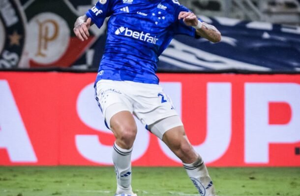 LAUTARO DIAZ – Diferentemente de Verón, recebeu muitas bolas. Perdeu um gol feito no primeiro tempo. NOTA 5,5 -  Foto: Gustavo Aleixo/Cruzeiro