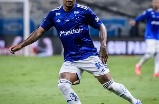  VERÓN  - Uma ou outra jogada pela esquerda. Na prática entrou pouco no jogo e foi corretamente substituído. NOTA 4,5 -  Foto: Gustavo Aleixo/Cruzeiro